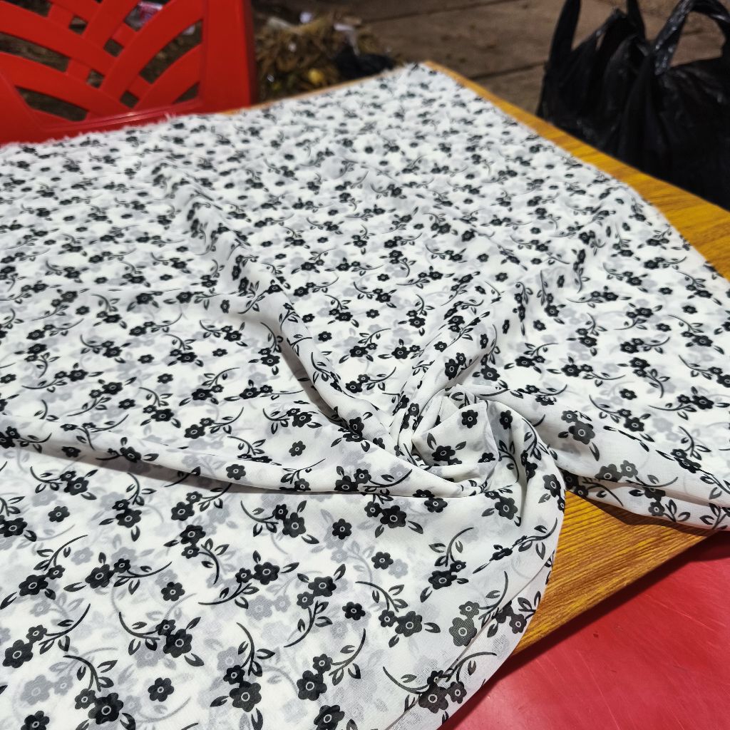 Kain Sifon Ceruty Motif Bunga Kecil Hitam Putih – Bahan Jatuh, Lembut, Adem, Elegan untuk Gamis, Dre