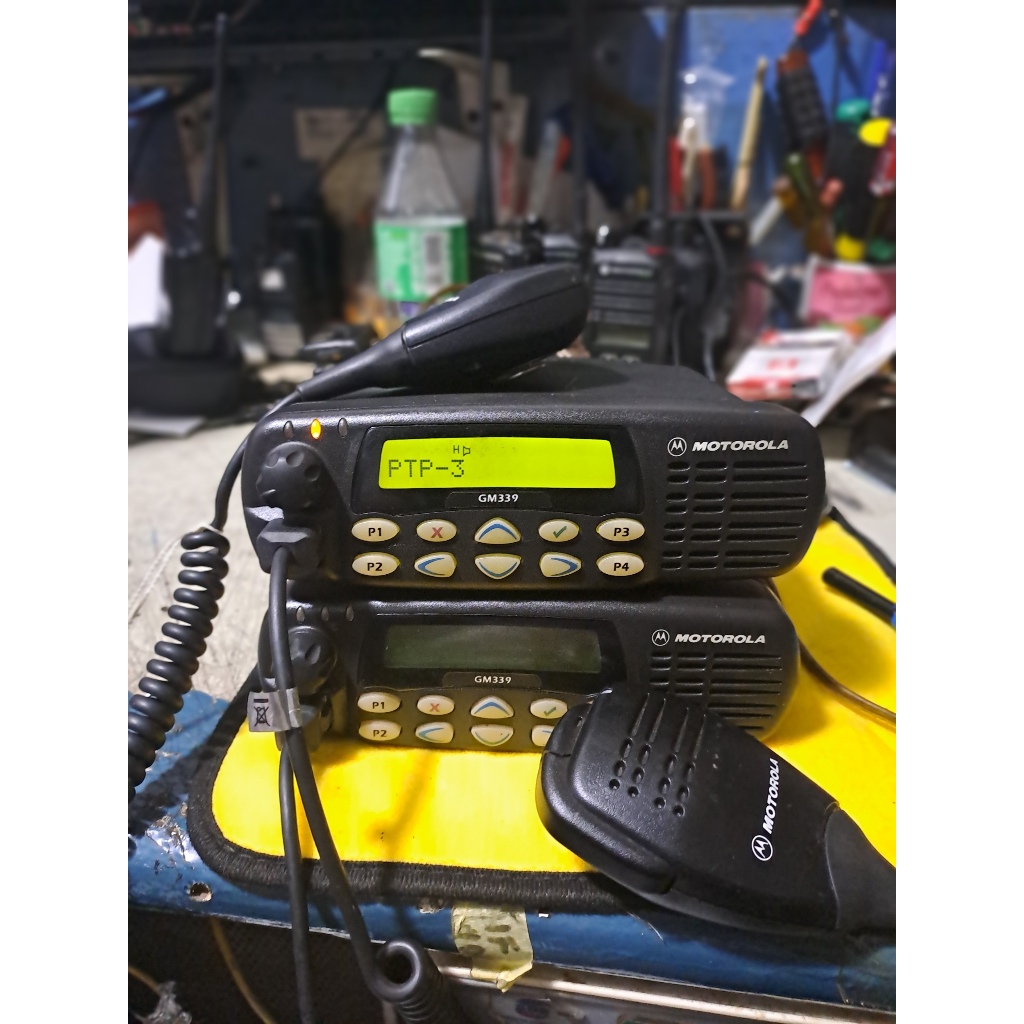RIG MOTOROLA GM338 UHF KONDISI 95% NORMAL GM 338 ADA EXTRAMIC VERSI 25 WATT GM338 UHF LENGKAP MIC AD