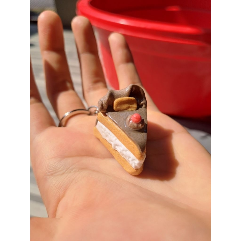 GANTUNGAN KUNCI CLAY HANDMADE | Slice Cake Mini by Syar.art ✨ (Strawberry, Choco, Matcha, Blueberry)