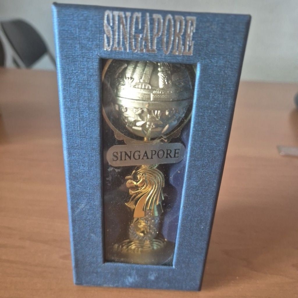 hiasan bola dunia singapura