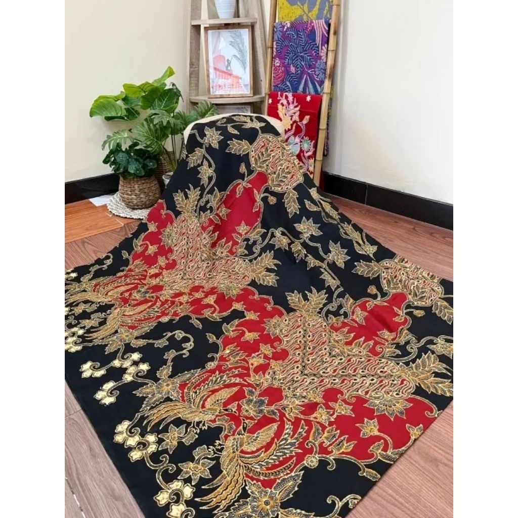 Kain Batik Cabut Motif Burung Merak