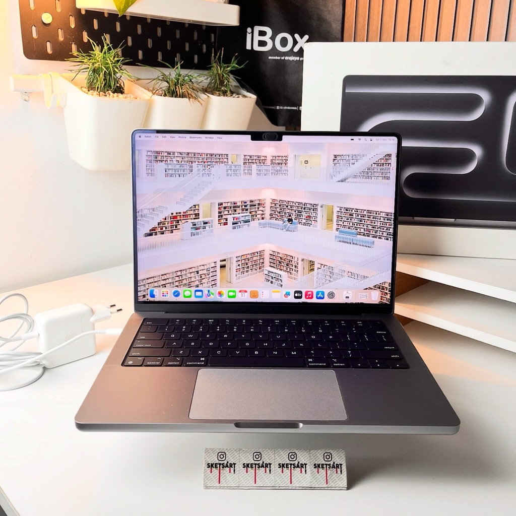 MacBook Pro M3 Spacegray 8gb 1TB iBox