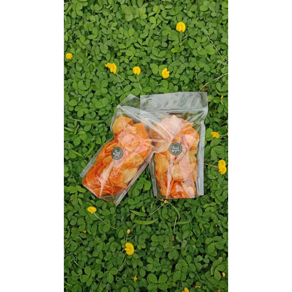 keripik talas pedas manis, snack pedas manis renyah, camilan talas pedas gurih, keripik talas pouch,