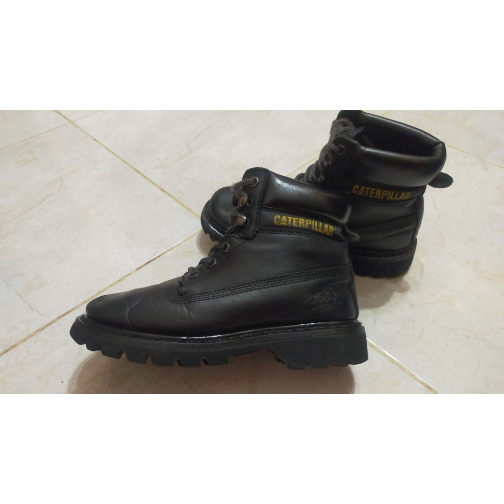 sepatu second booth full black C@T£RpL@®