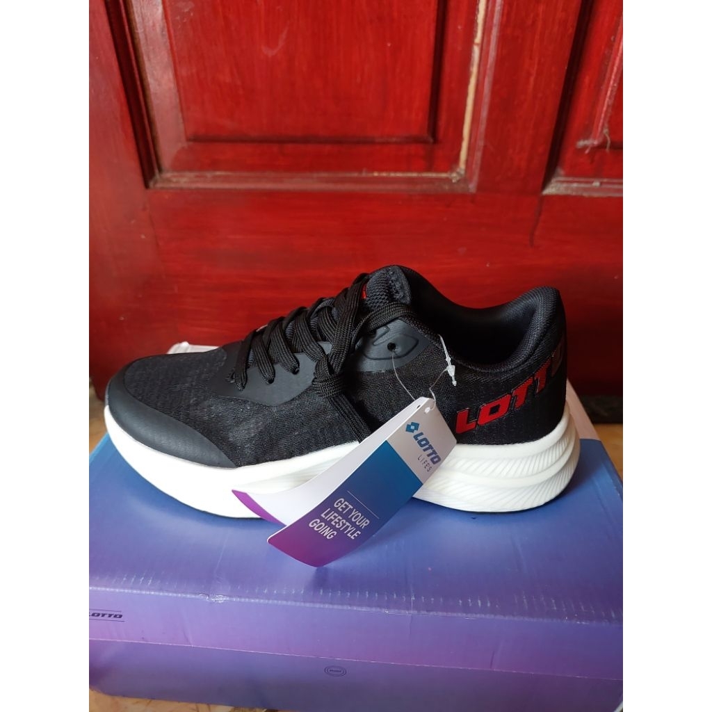 Sepatu Running Lotto Deltona