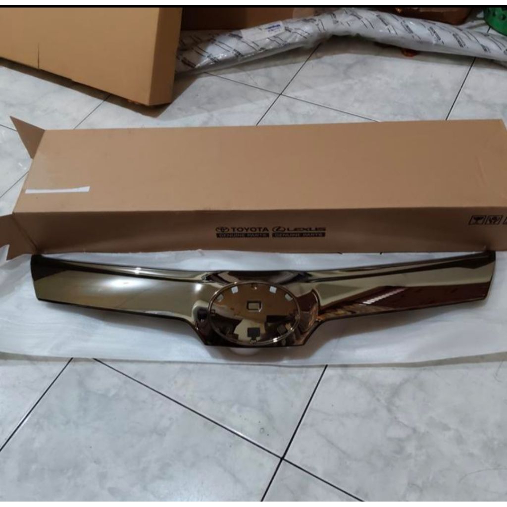 Lis List Grill Grille Radiator Depan Avanza Veloz 2019-2021 Original Toyota