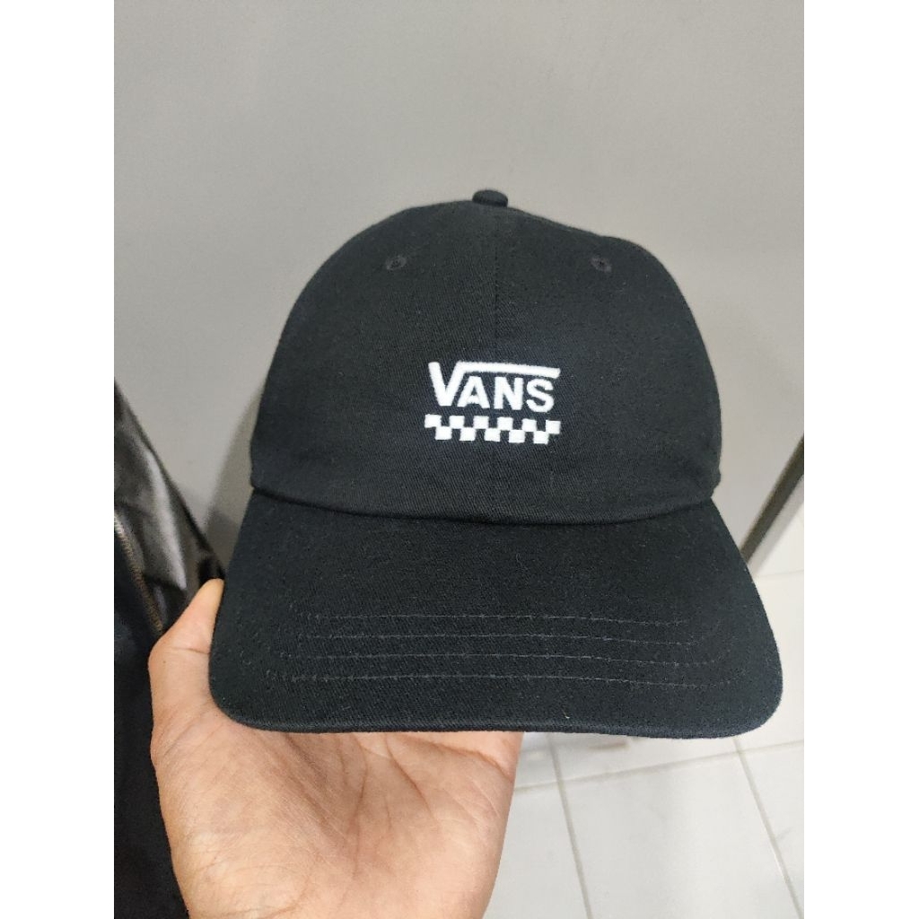 Vans topi hitam setelan embos