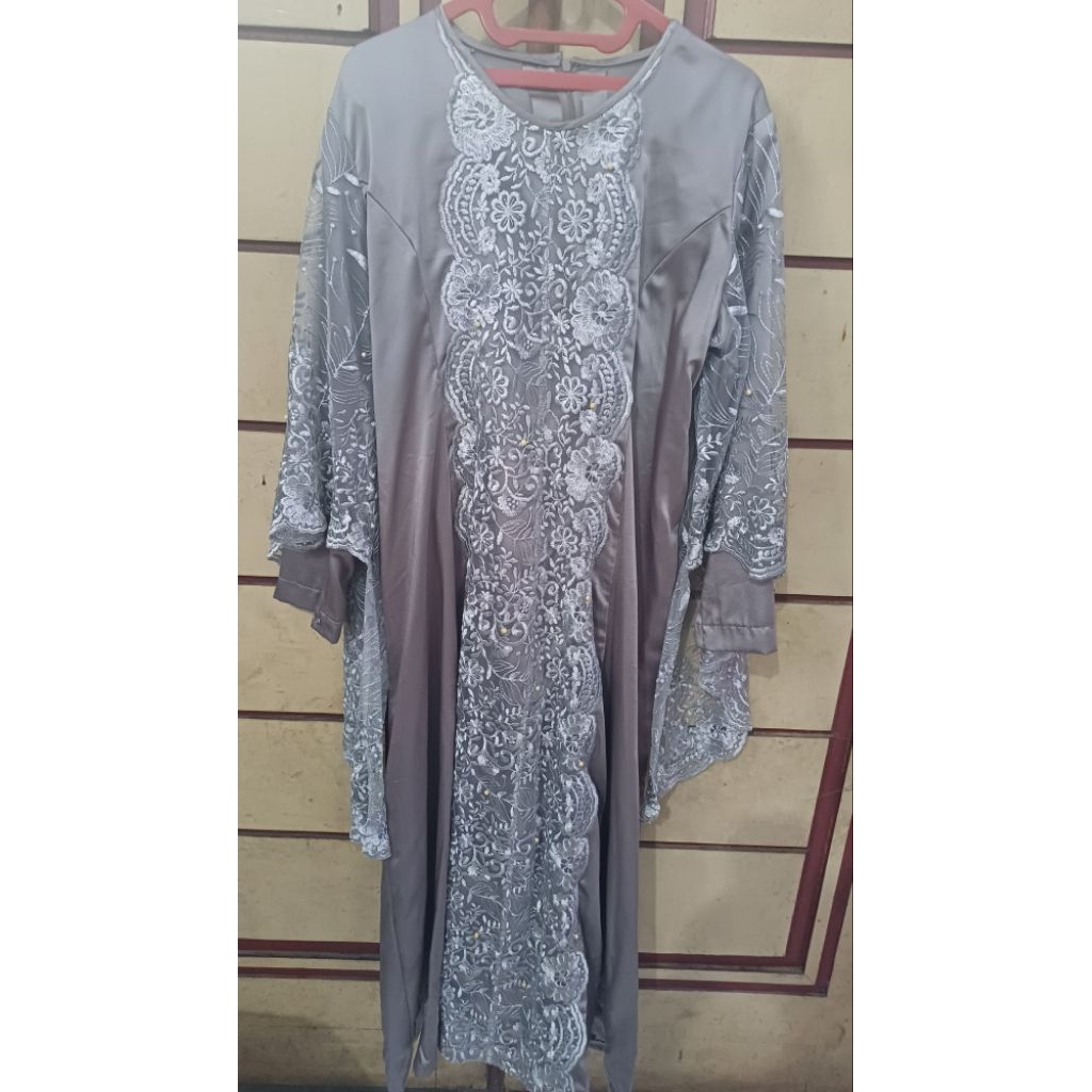 Baju preloved, baju bekas, baju renda, baju pesta, gamis, baju wanita