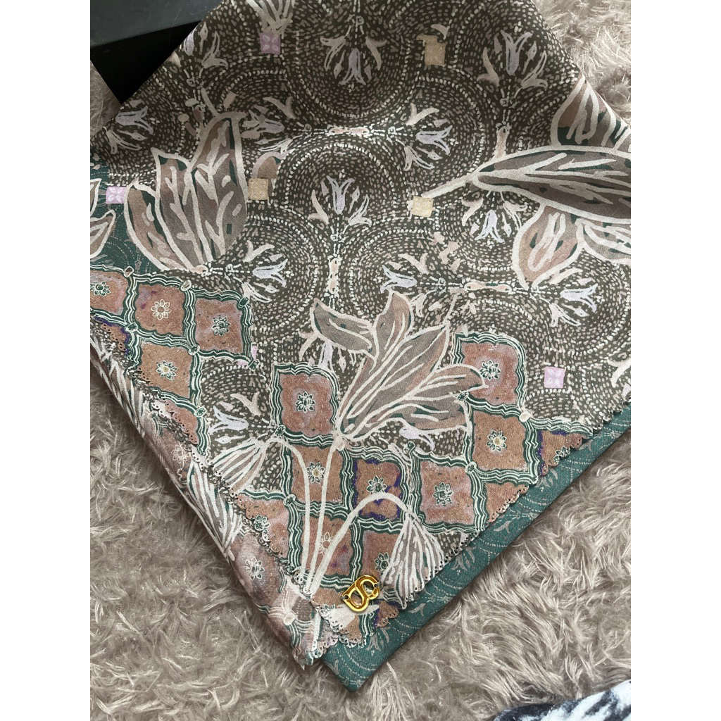 Maharani series Buttonscarves voalsquare