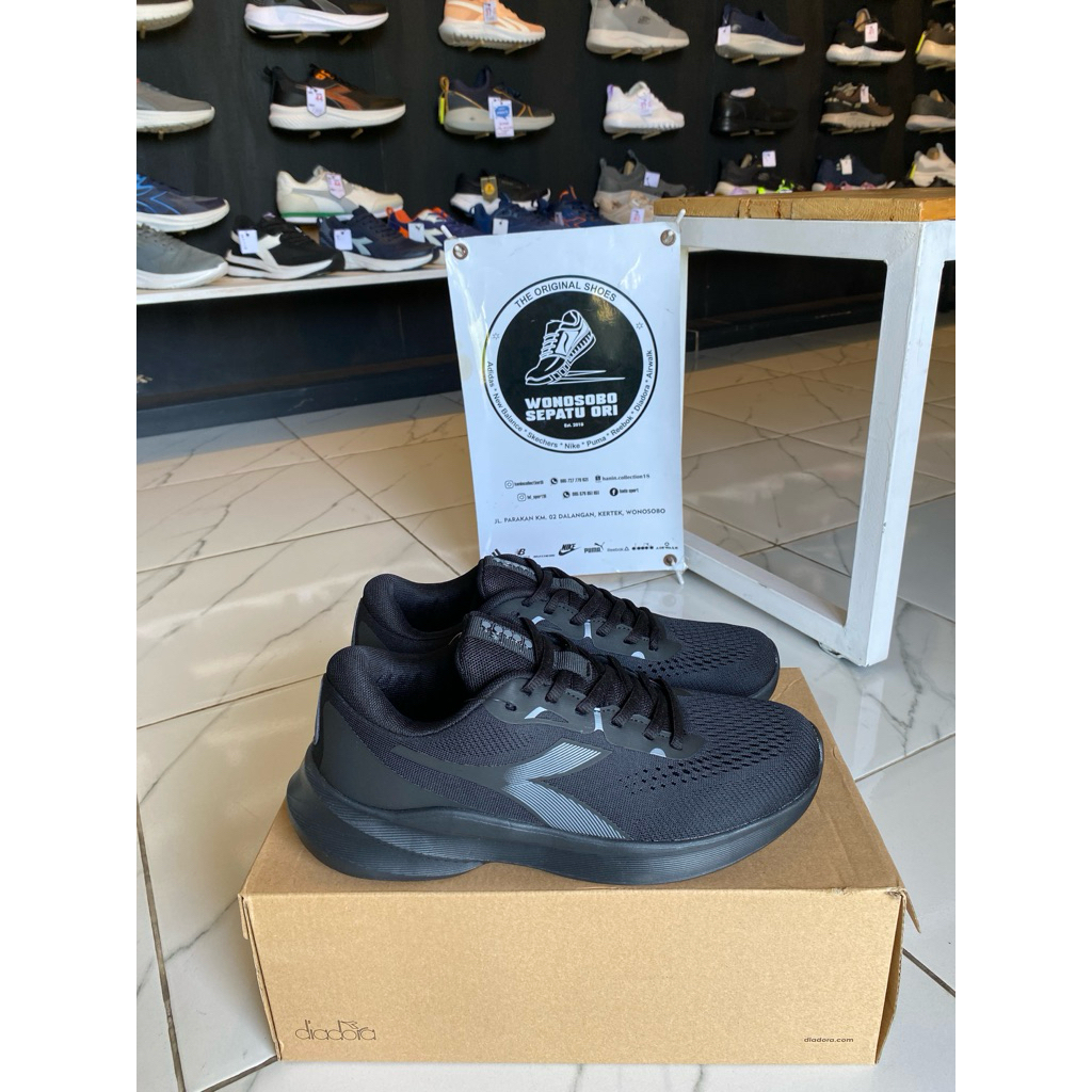 DiadoraMonash - Mono Black