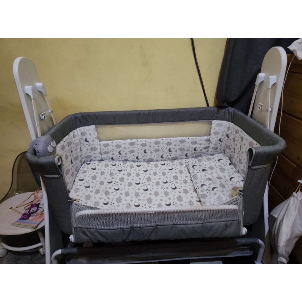 (Preloved - Bekas Seperti Baru) Box Tidur Bayi Babydoes Le Pariz