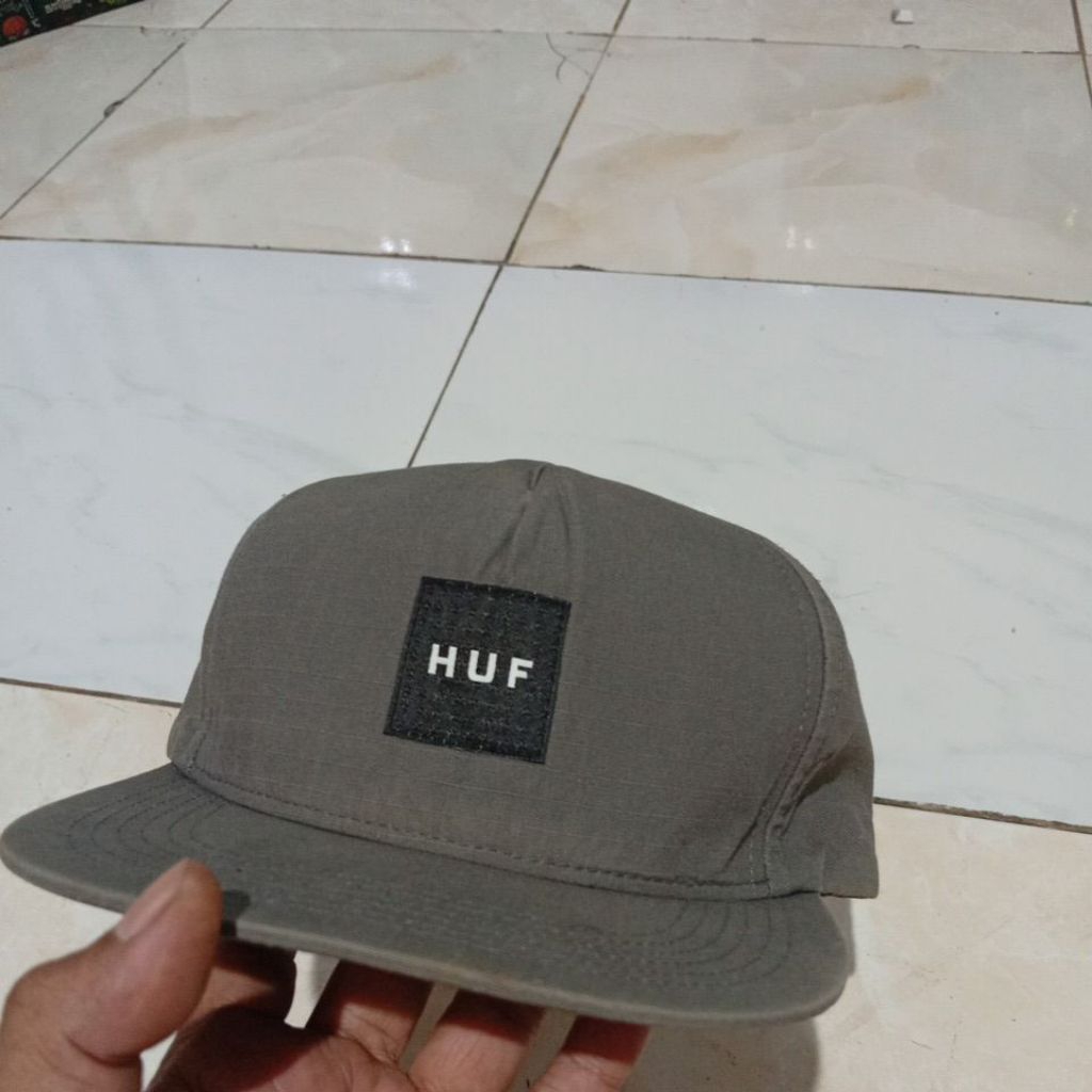 Topi *HUF*