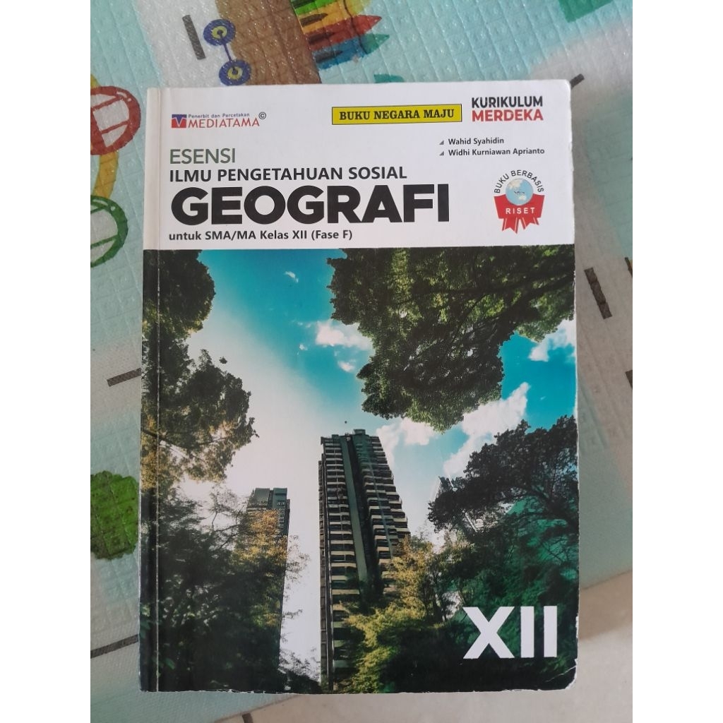 ESENSI Geografi kelas 12