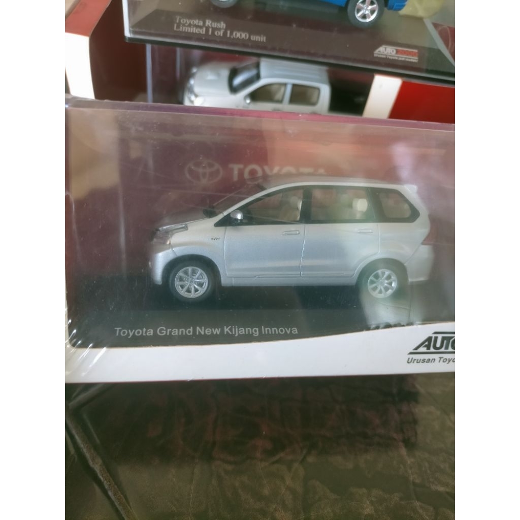 Diecast Toyota Grand New Innova 1:43 Auto2000 original koleksi pribadi