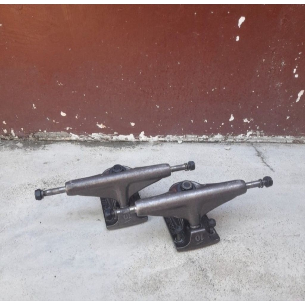 Skateboard Truck Tensor 10 Mag + boltnuts second / bekas