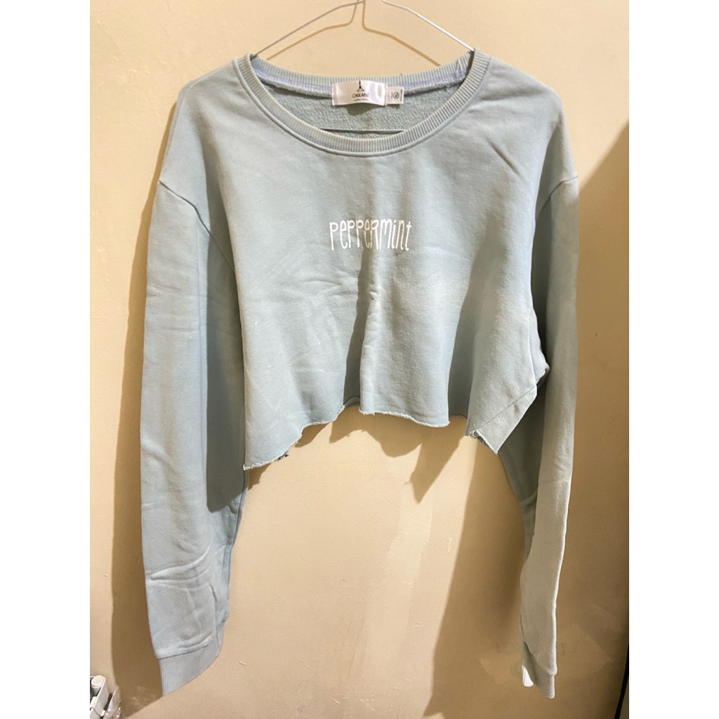 Preloved sweater crop OKKANE