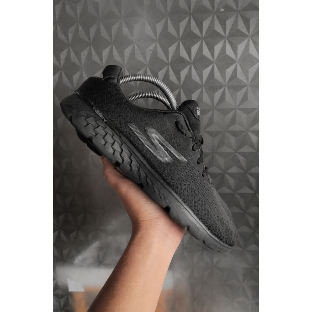 sepatu Skechers SZ 42 second bekas preloved