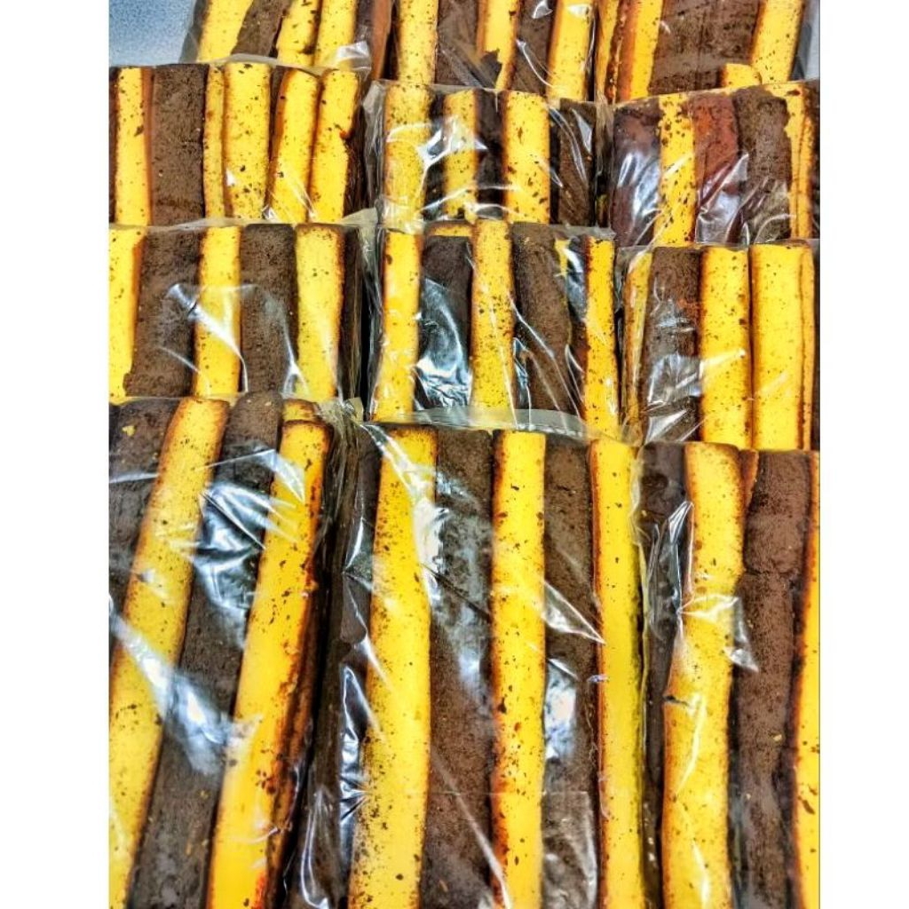 Pinggiran KUE LAPIS SURABAYA 100gram - Lapis Surabaya Selai Strawberry, Rasa Original, Harum Gurih, 