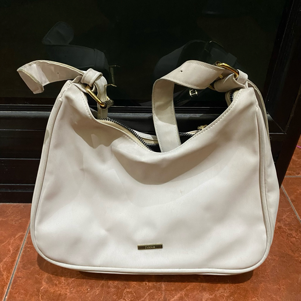 Preloved Tas Flicka