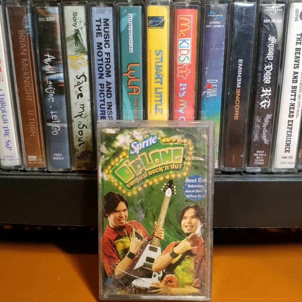 Kaset Pita Dewa Dewa19 Ahmad Dhani Sprite Dplong Sensasi Rock Bebaskan Cover Rapuh Lengket baca desk
