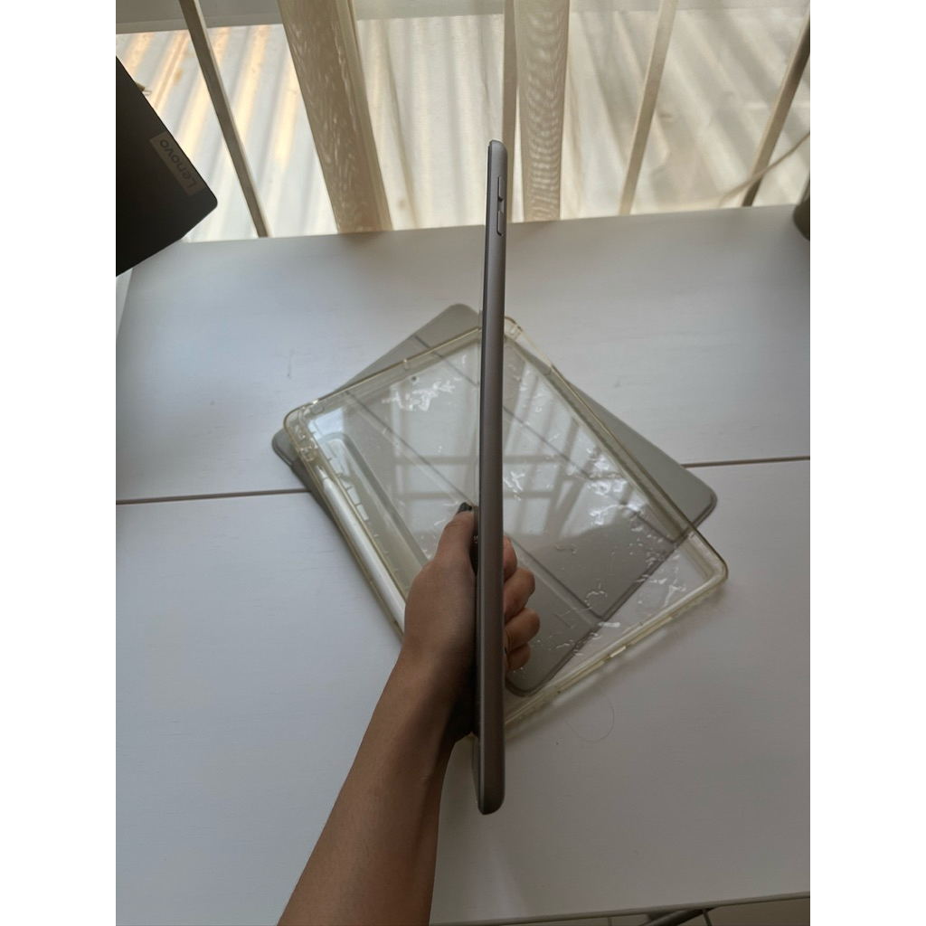 ipad 6th gen 32GB wifi only.  Ios 17.7.2