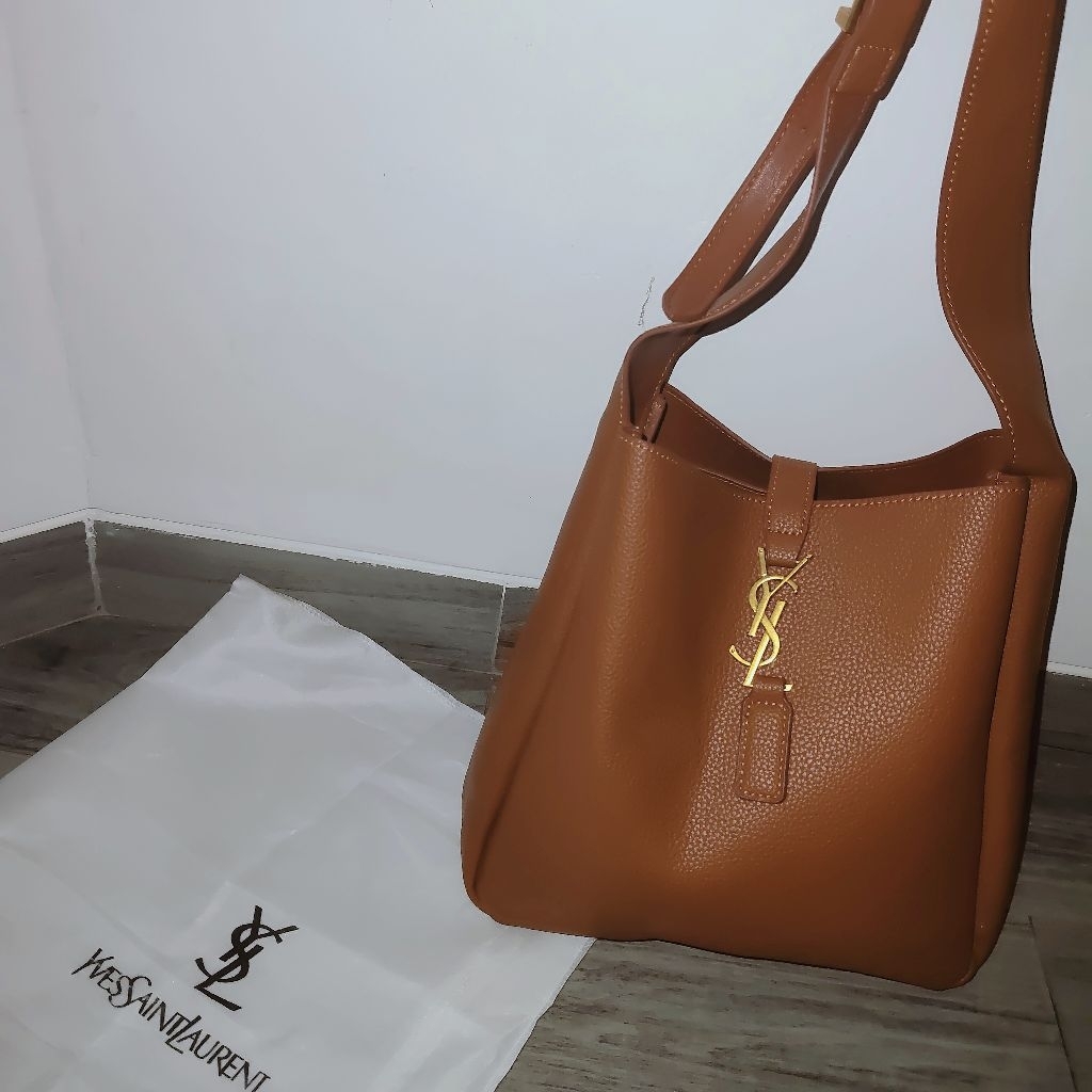 LATTE | Laurent Large Le5A7 Shoulder Bag Fox