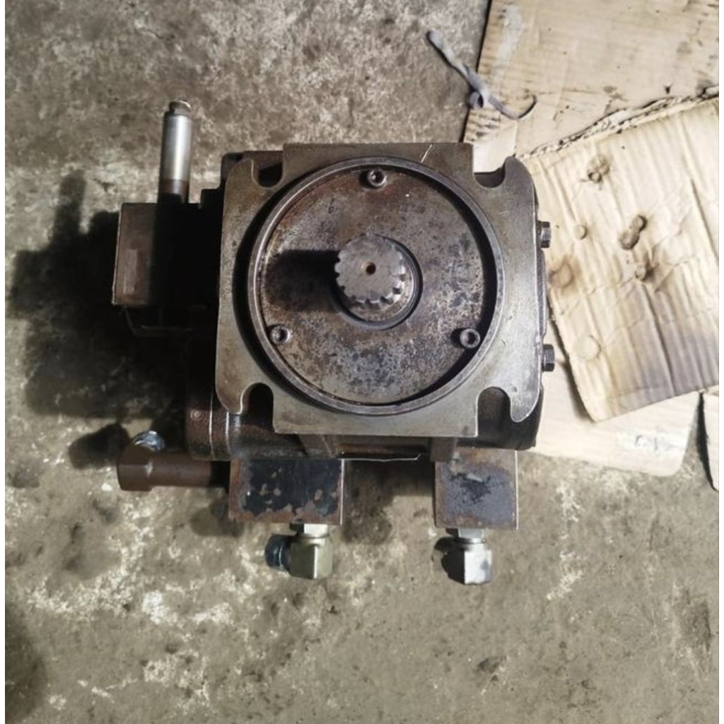 Pompa Hidrolik Sakai SV512 – 4223‑55000‑Asli