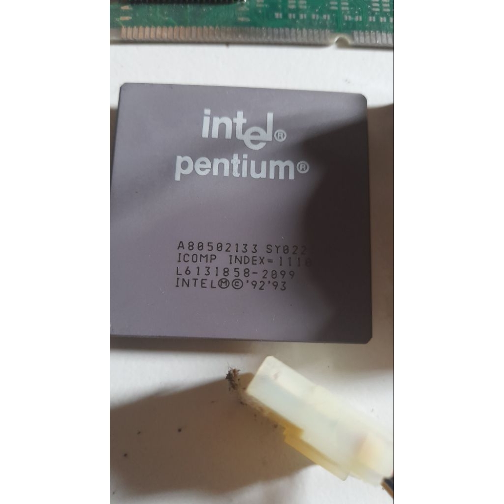 procesor jadul pentium1 133mhz socket 7 plus edo ram cabutan