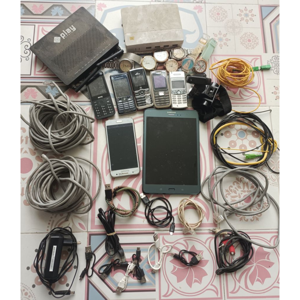 Kanibal Tablet samsung, HP, Kabel, dan lainnya