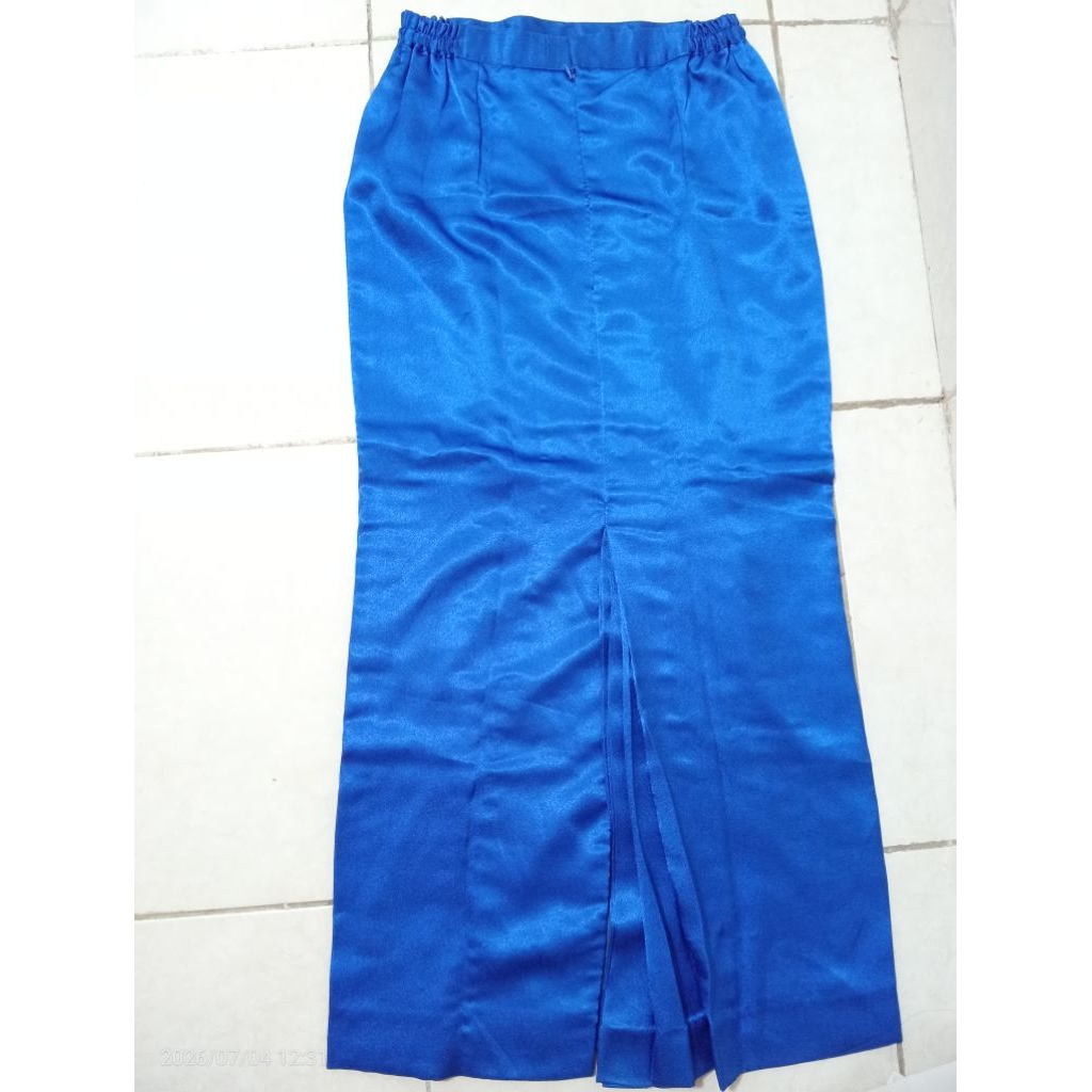 (Preloved) Rok Satin/Bawahan Kebaya Warna Biru BCA No Minus