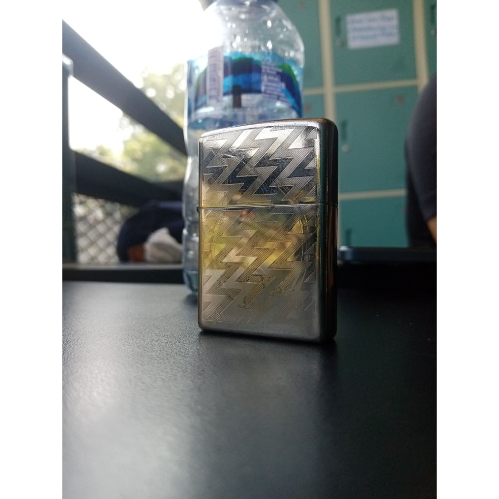 original Zippo trade flame dua denting