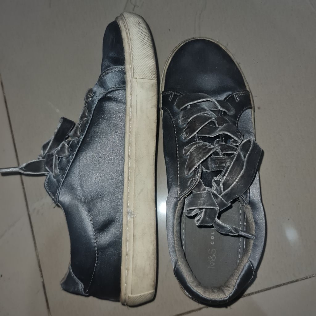 Preloved Marks & Spencer Sepatu Sneakers Hitam Black
