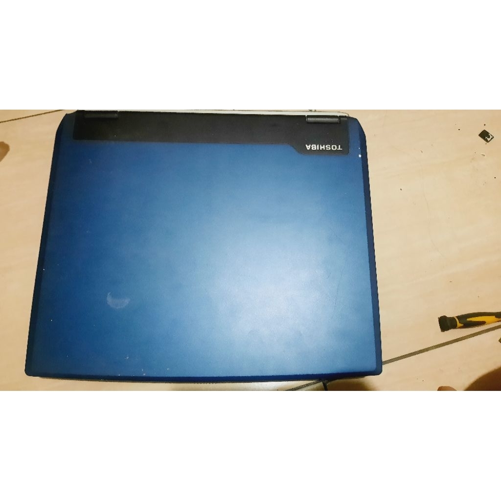 laptop toshiba jadul tebal Rusak/mati