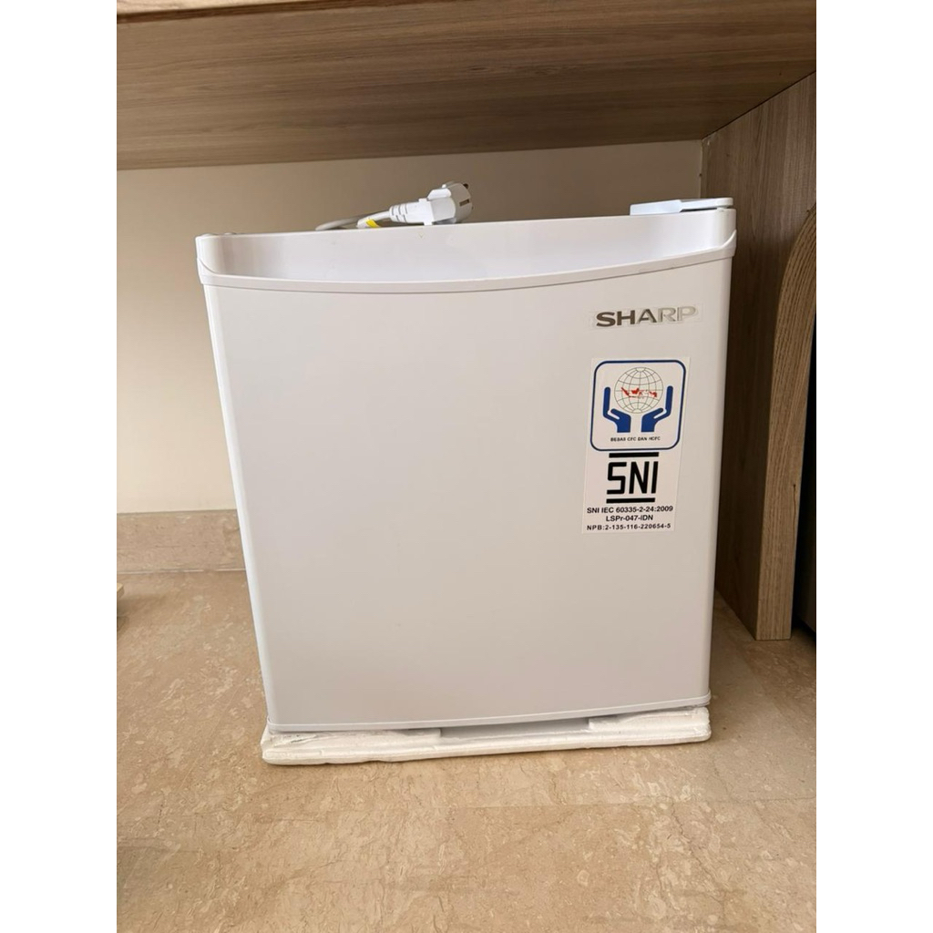 KULKAS SHARP KECIL / MINI - 45Liter - 75 watt - LIKE NEW
