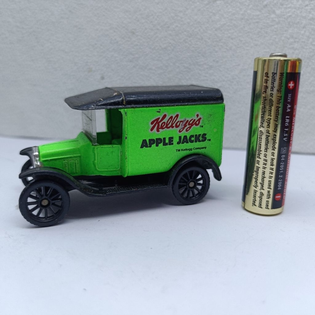MOBIL DIECAST MATCHBOX 1921 MODEL T FORD KELL9GS APPLE JACKS
