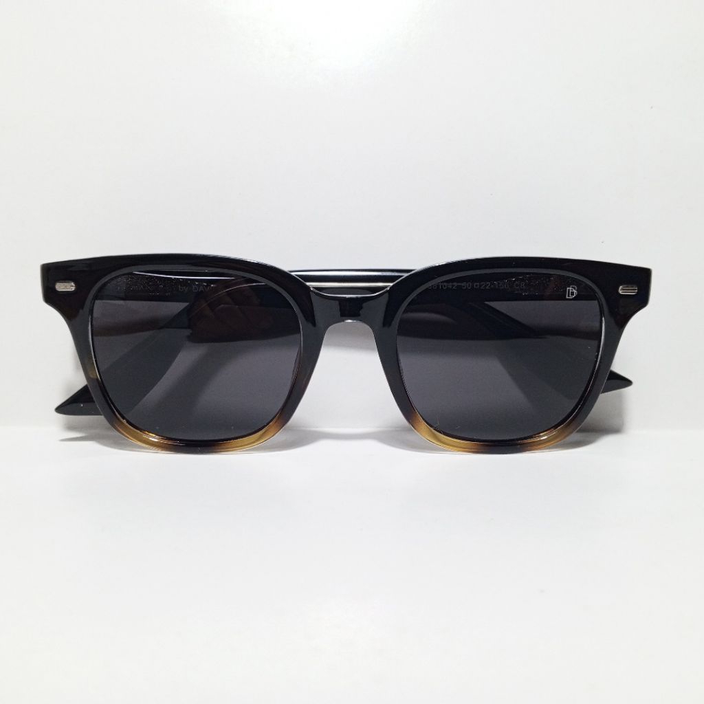 Kacamata sunglasses by David Beckham - good kondisi