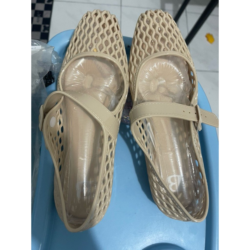 Sepatu Berrybenka Cream