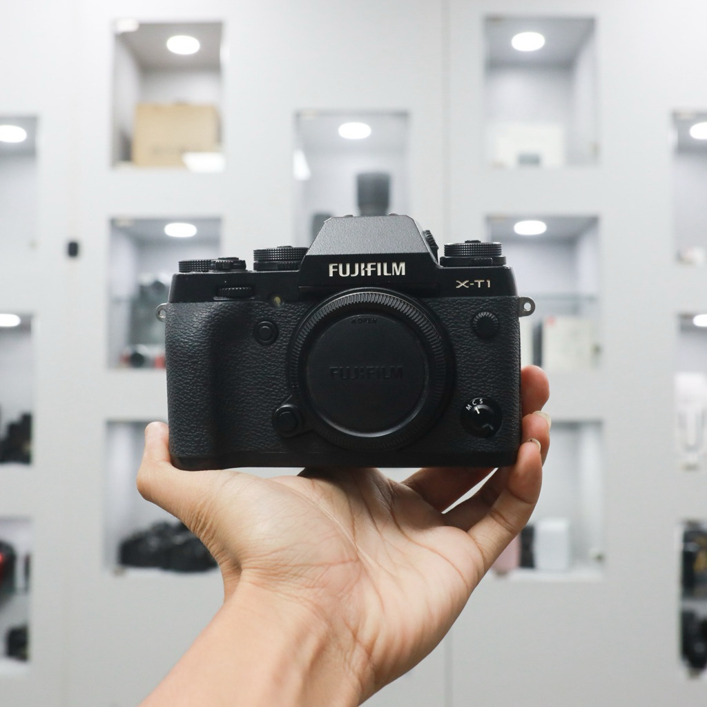 Fujifilm X-T1 / Fujifilm XT1 Mirrorless Camera Body Only