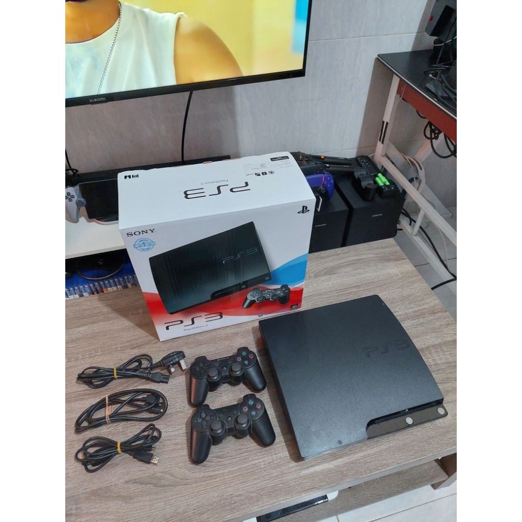 PS 3 slim hen/cfw 500gb Kondisi normal no minus 
Kelengkapan full set 
Sudah full game 
Tinggal main
