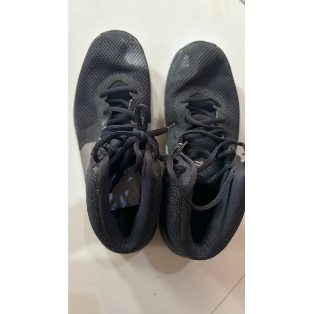 Sepatu Basket Nike Second Hitam size 40 (Preloved)