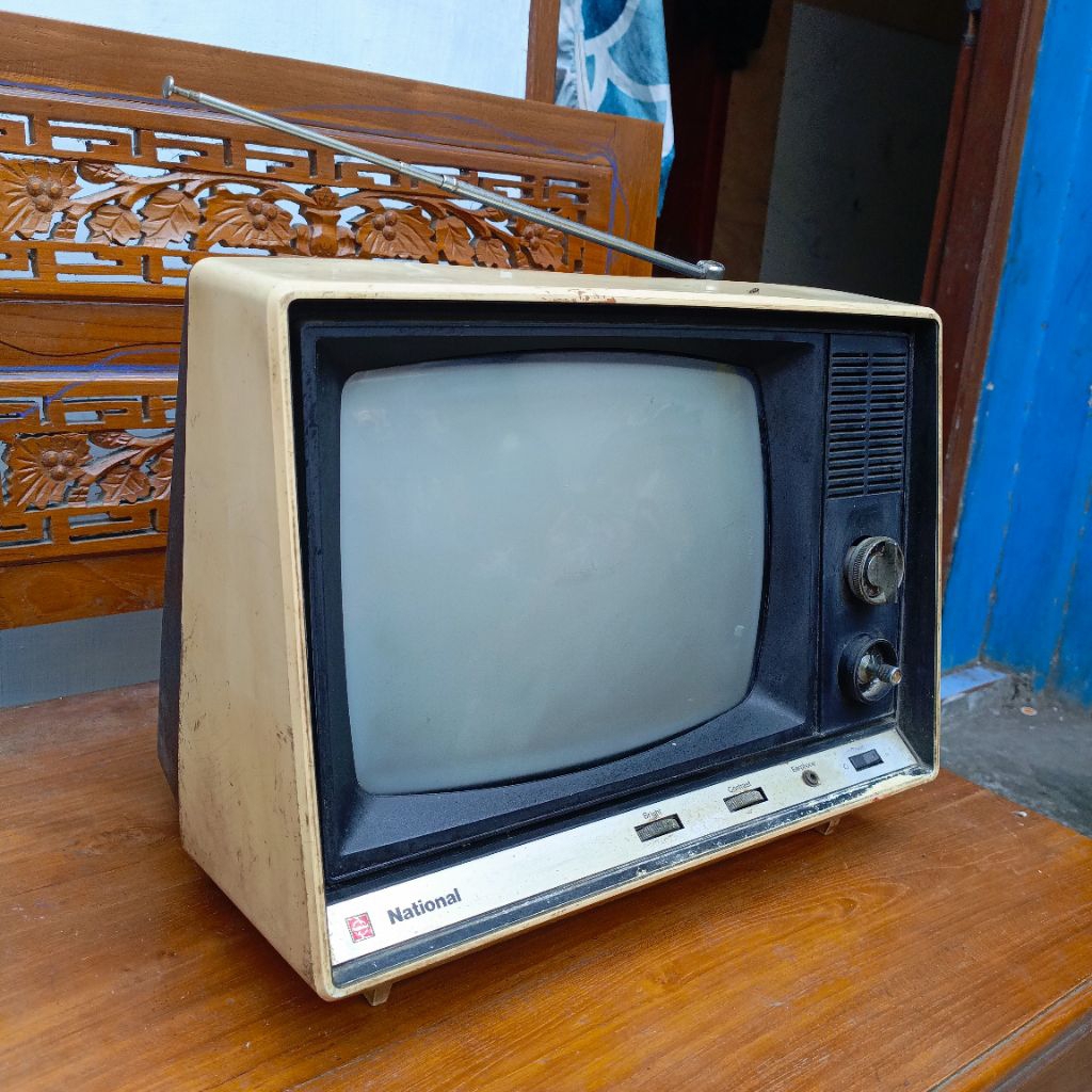 tv antik national jadul vintage lawas nyala