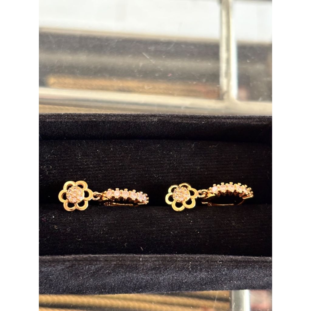Anting Model Bunga Daisy Batu Putih