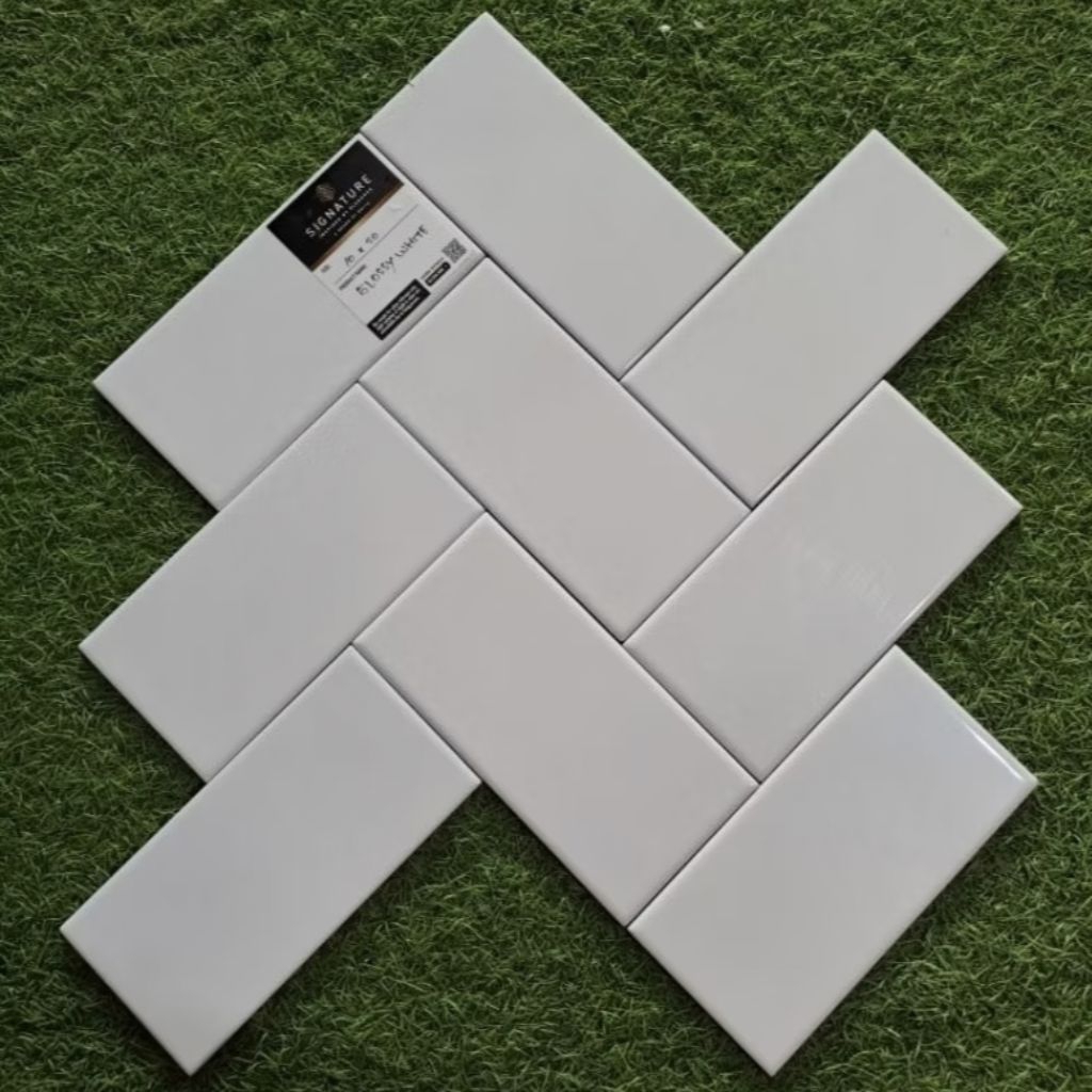 Keramik 10x20 Mulia Putih Polos / Glossy