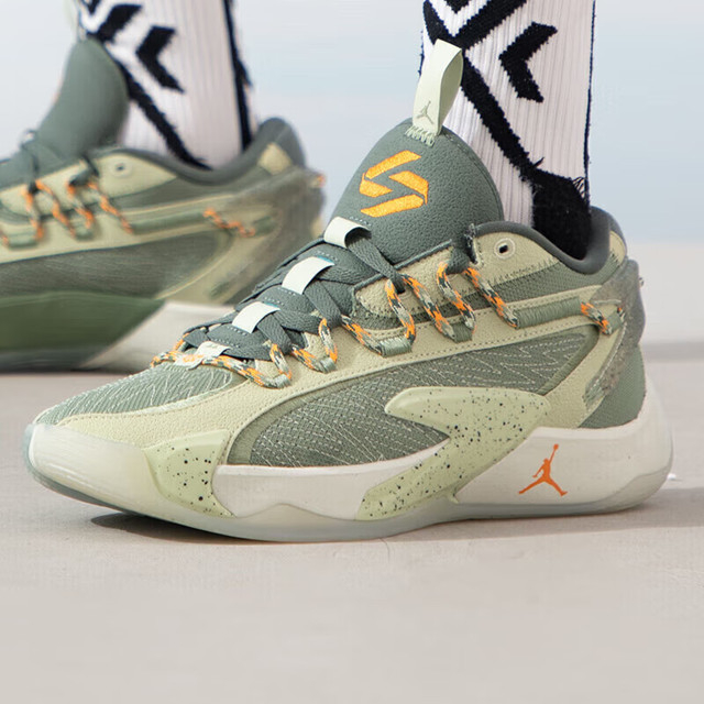 SEPATU BASKET MENS JRDN LUKA 2 S PF olive DX9034-308