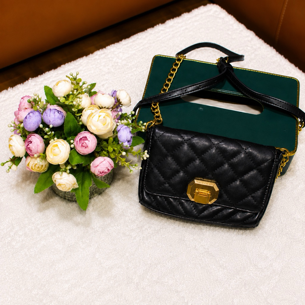 Aldo Black Bag Wanita – Tas Bahu Hitam Elegant Stylish dengan Chain