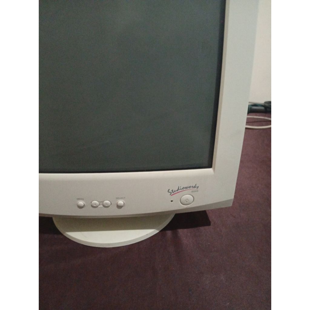 PC 284 - Monitor Tabung CRT 14 inch merk LG Studioworks 500G
