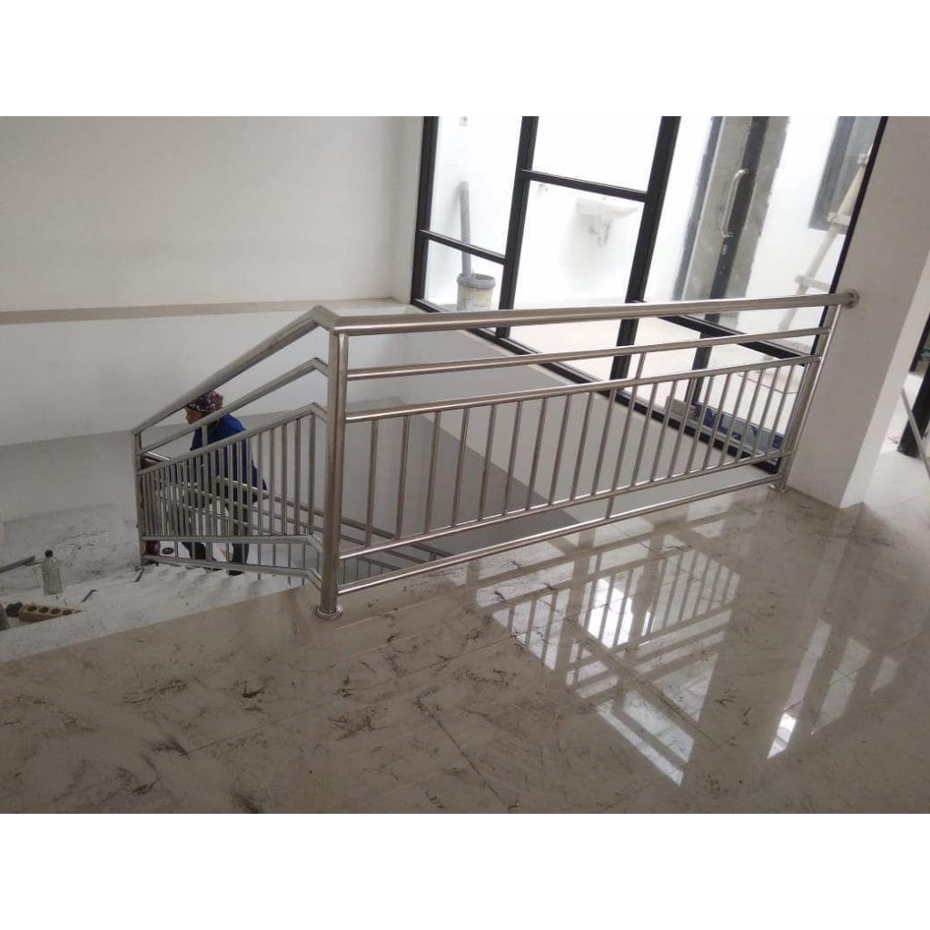 Railing tangga / Railing Balkon Stainless Steel Mewah