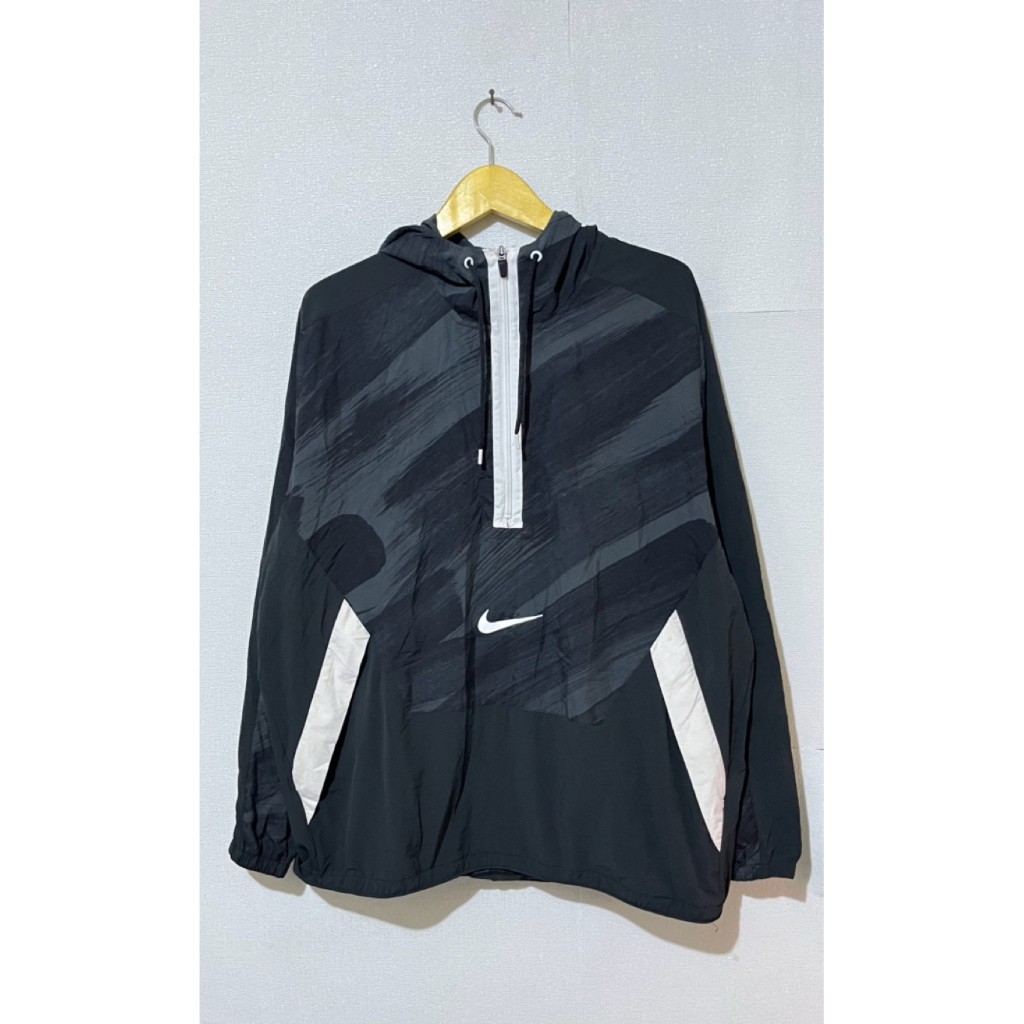 Nike center anorak jacket SECOND