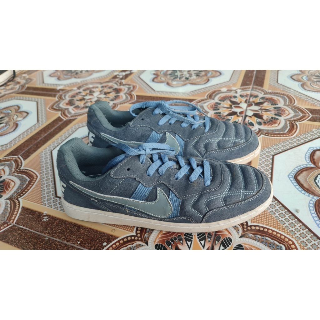 Sepatu second 42