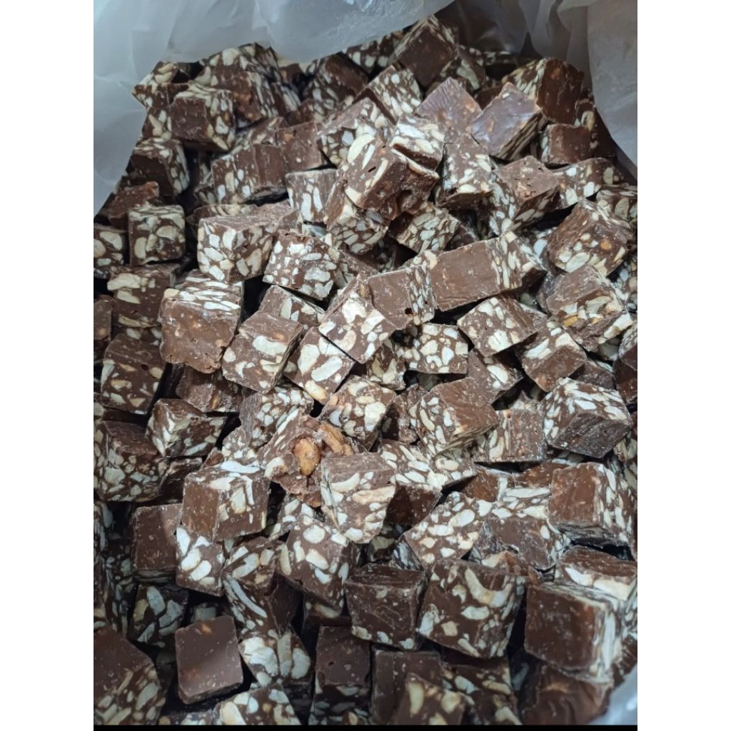 PATAHAN COKELAT TOP Coklat Top Putih